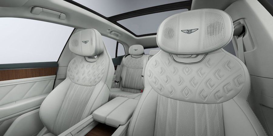Bentley Torcal: Что внутри: 28 громкоговорителей, полностью активная схема и дискретный 7.1.4