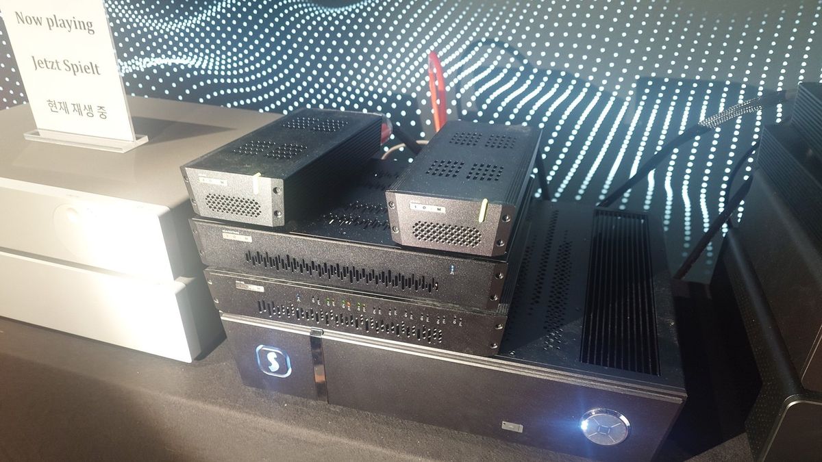 SOtM представила сетевой плеер sMS-500, блок питания sPS-550 и мастер-клок sCLK-OCX10ultra
